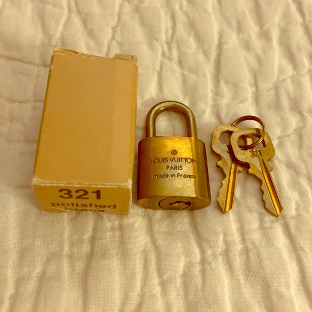 Authentic LV lock and key set 321